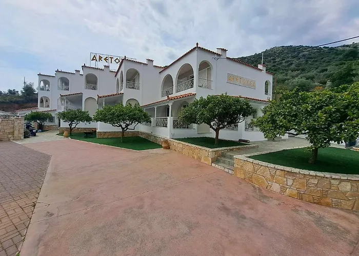Aparthotel Aretousa