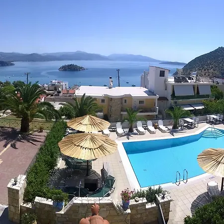 Ξενοδοχείο με διαμερίσματα αρετούσα Τολό