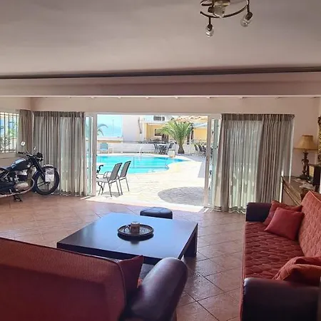 Aretousa 4* טולון