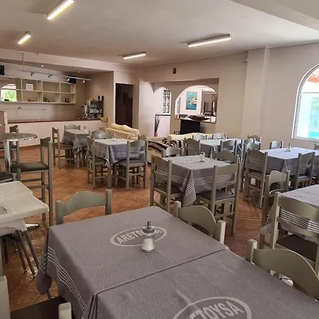 Ξενοδοχείο με διαμερίσματα αρετούσα 2*