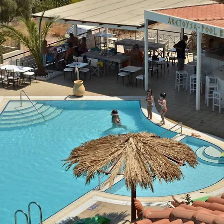 מלון דירות Aretousa 4*