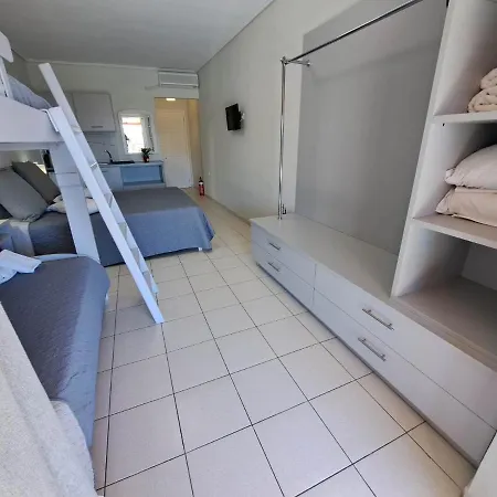 Hotel apartamentowy Aretousa