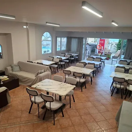 מלון דירות Aretousa 3*