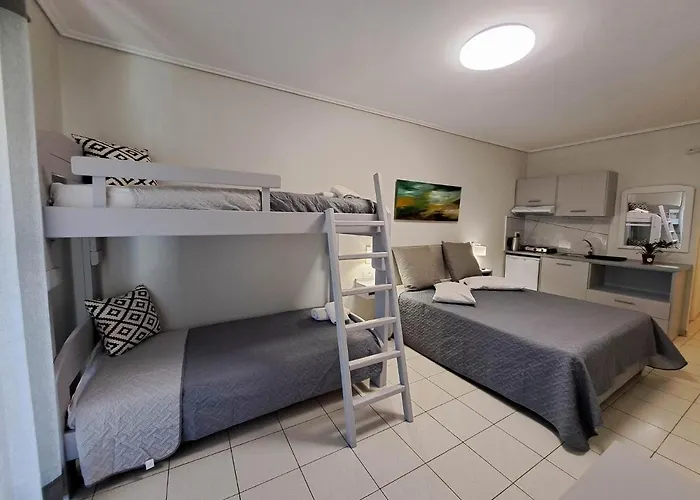 Aparthotel Aretousa 4*