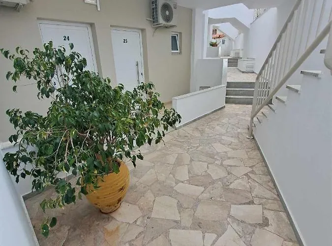 阿雷多莎公寓式酒店 4* 托隆